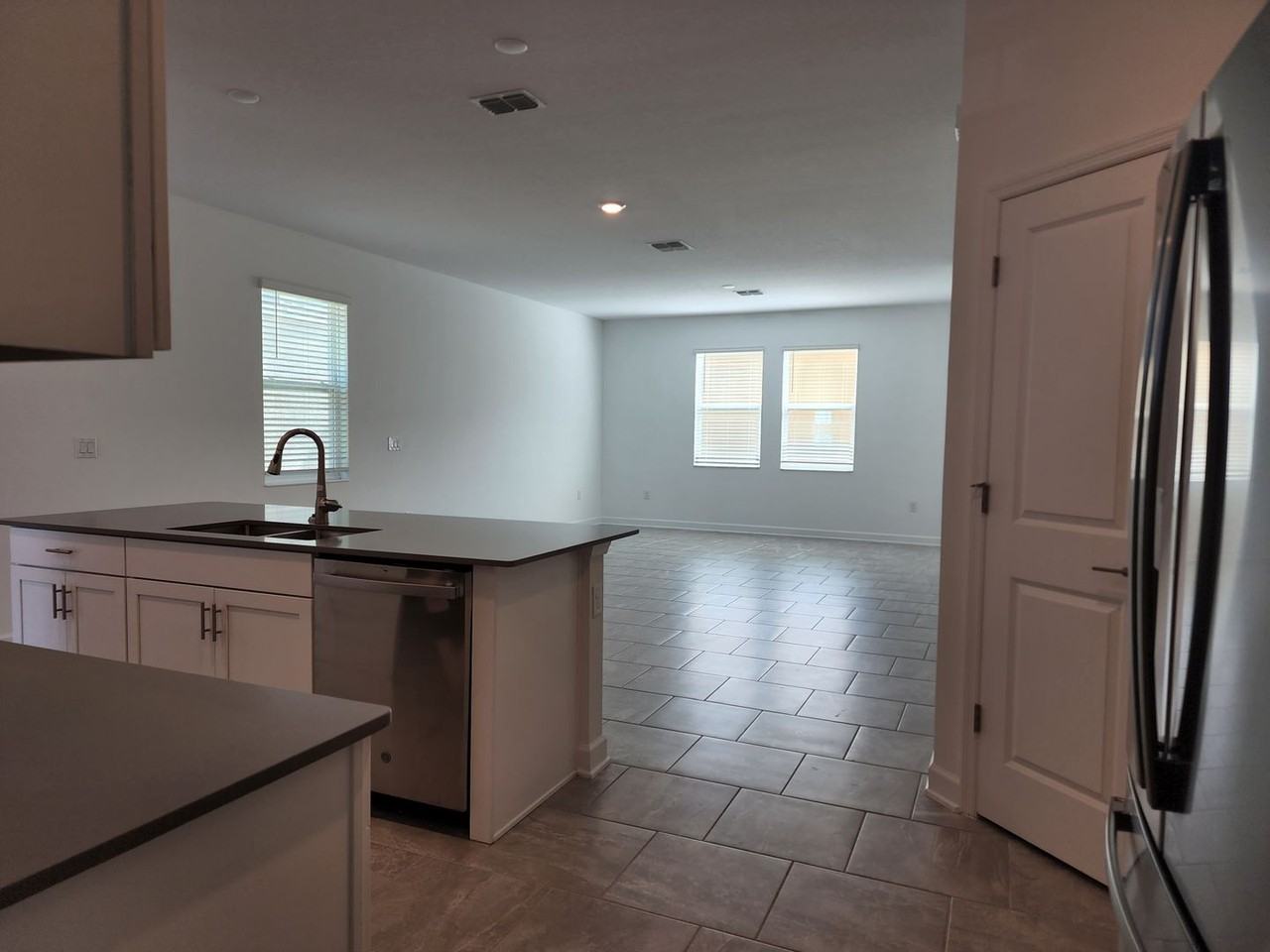 2991 Addison Blvd - Photo 4 of 16