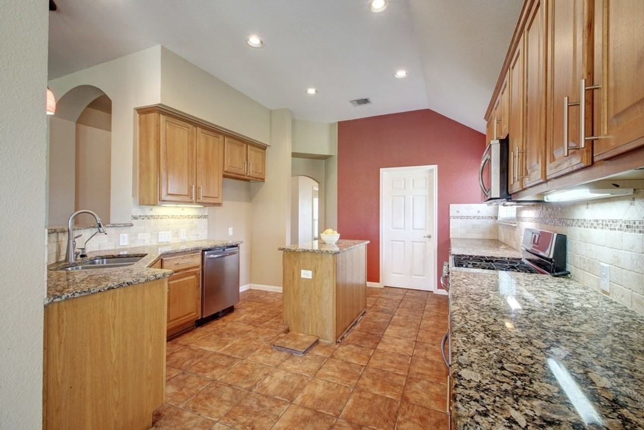 19704 Vilamoura St - Photo 5 of 36