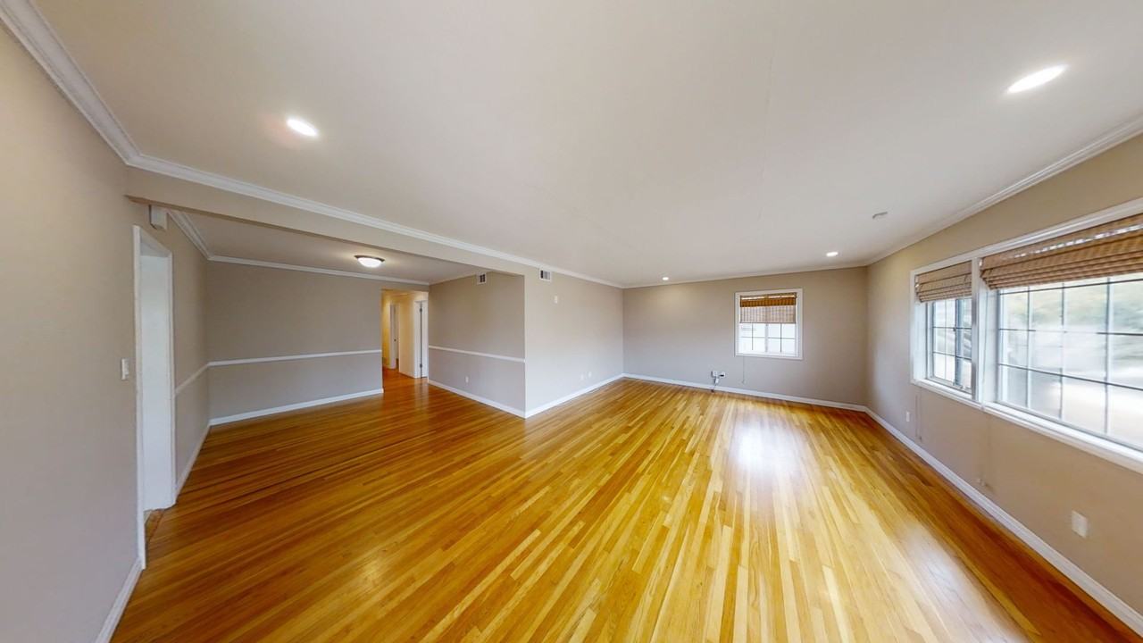 5130 68th St - Photo 2 of 22