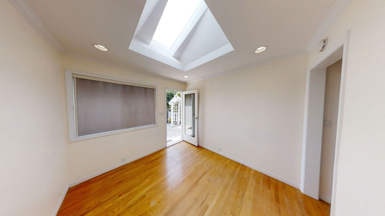 5130 68th St - Photo 7 of 22