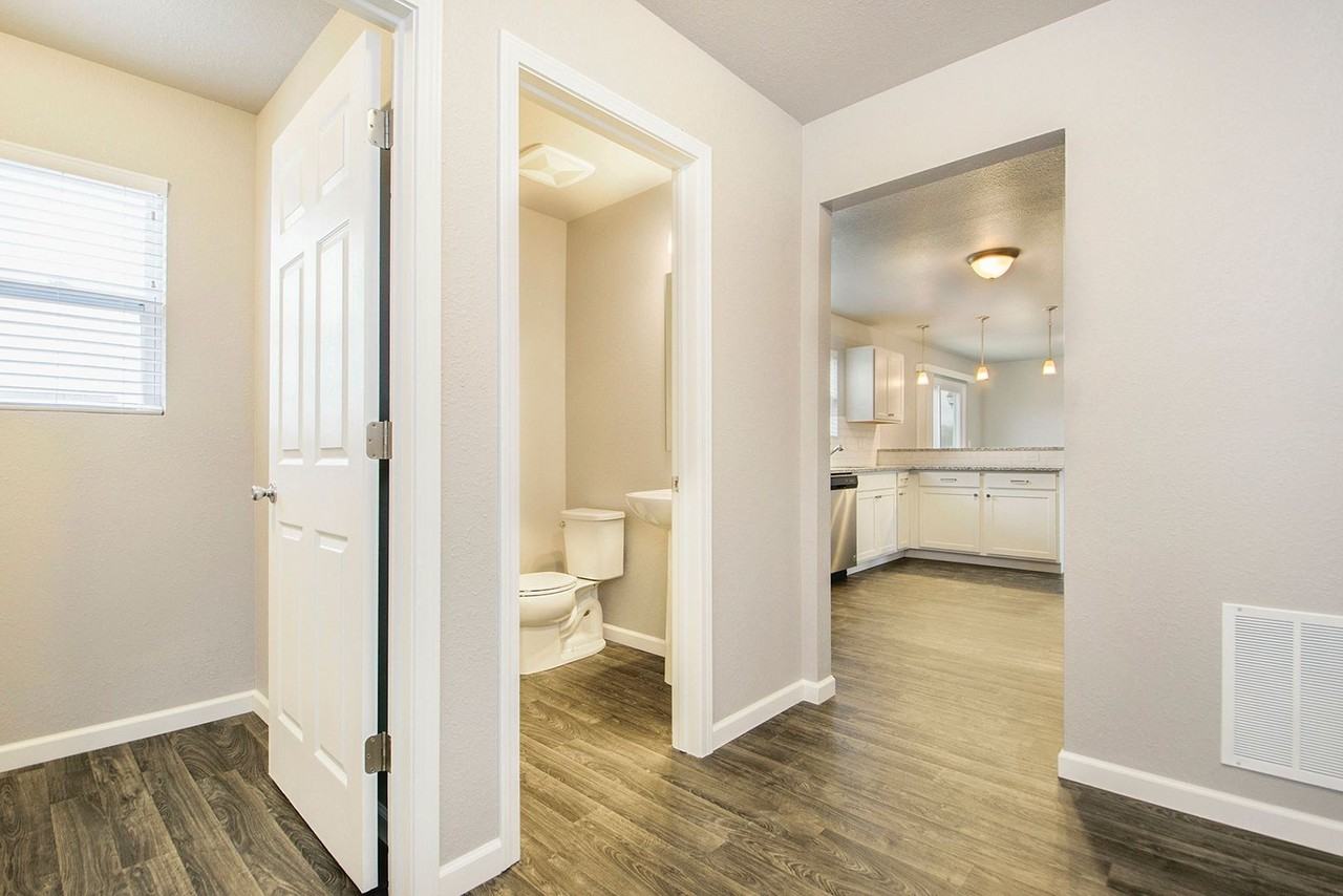 5638 Claremount St - Photo 5 of 28