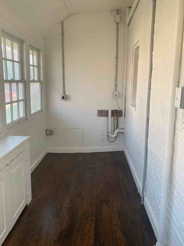 1127 W Poplar St #1 - Photo 3 of 15