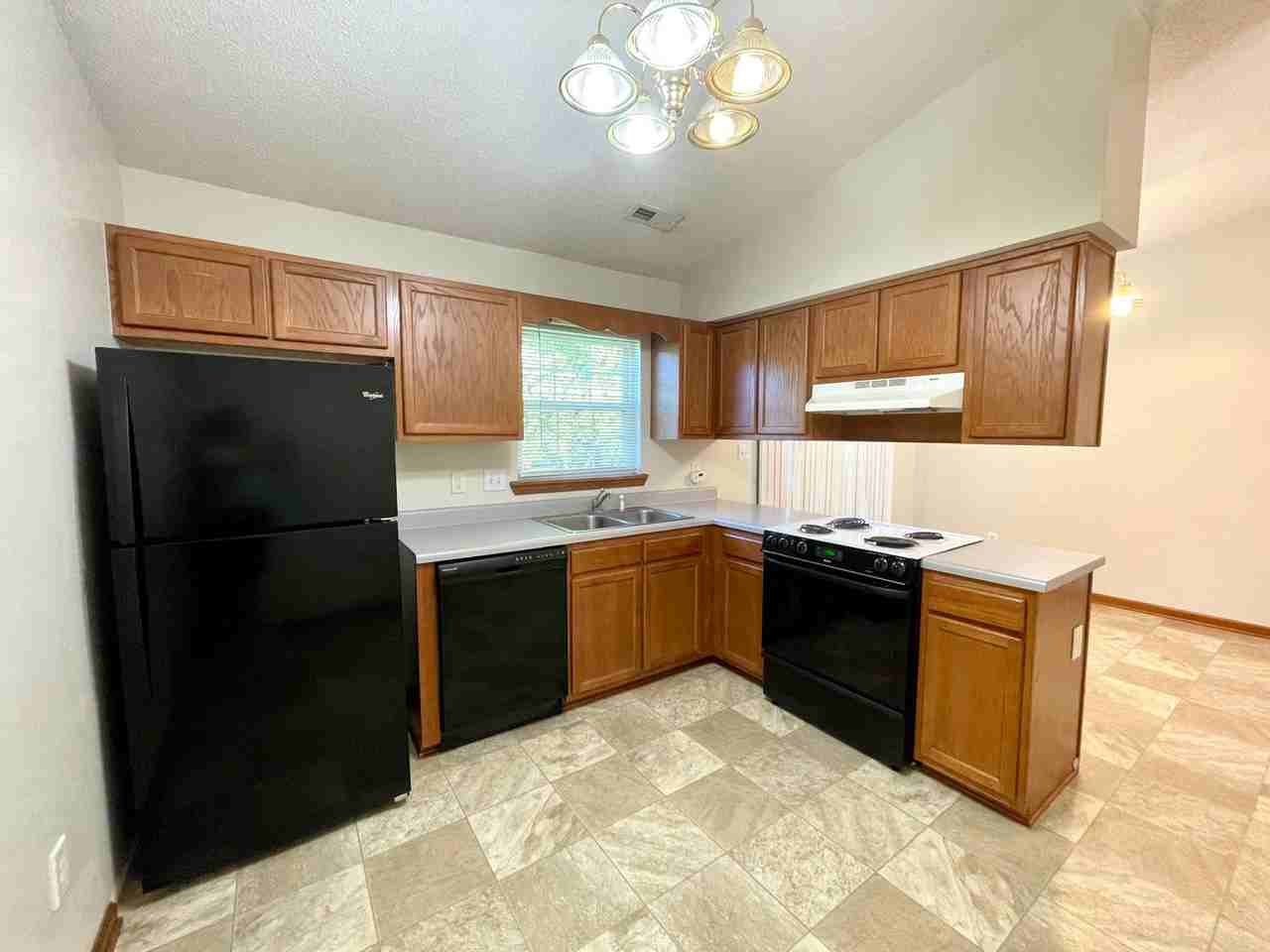 100 May Ct - Photo 3 of 20