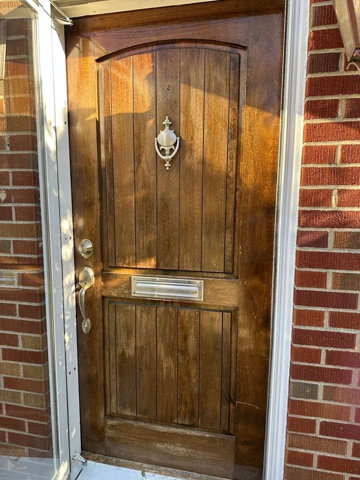 1018 Jackson Ave - Photo 3 of 15