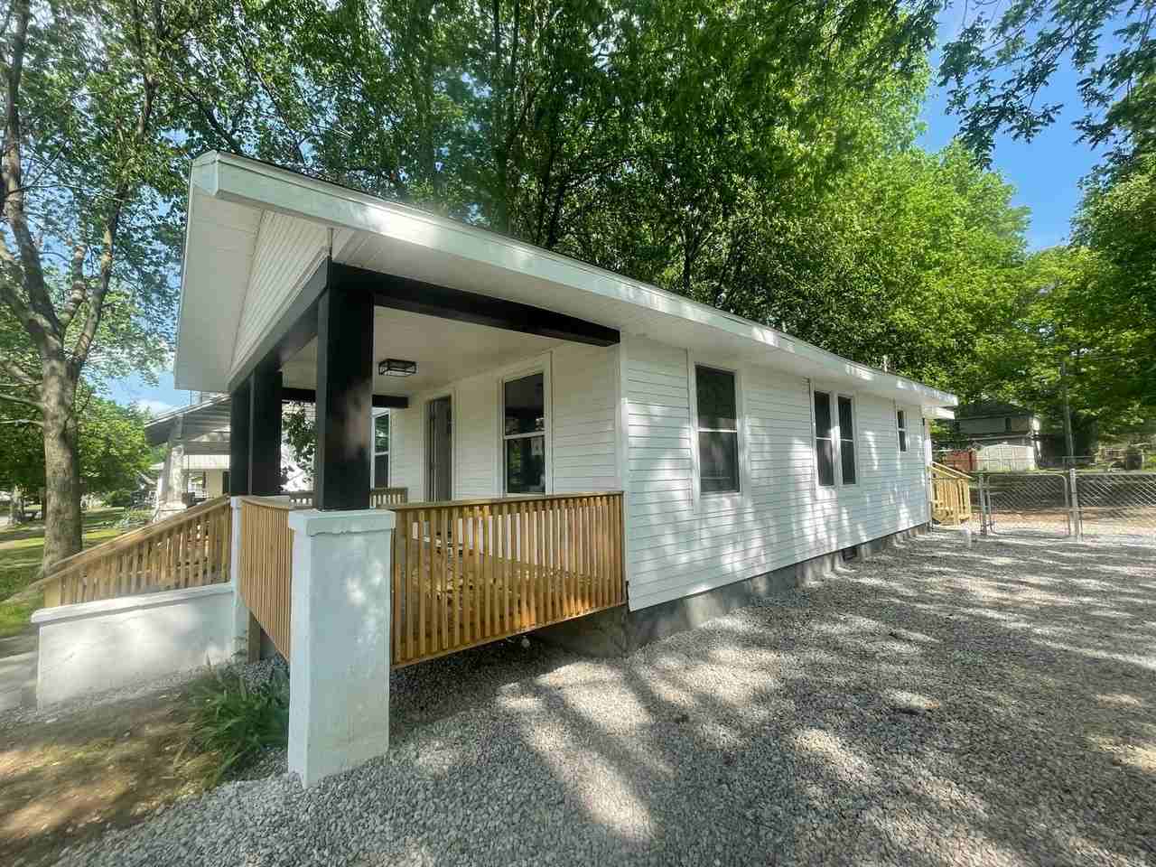 111 W Saint Louis St - Photo 2 of 12