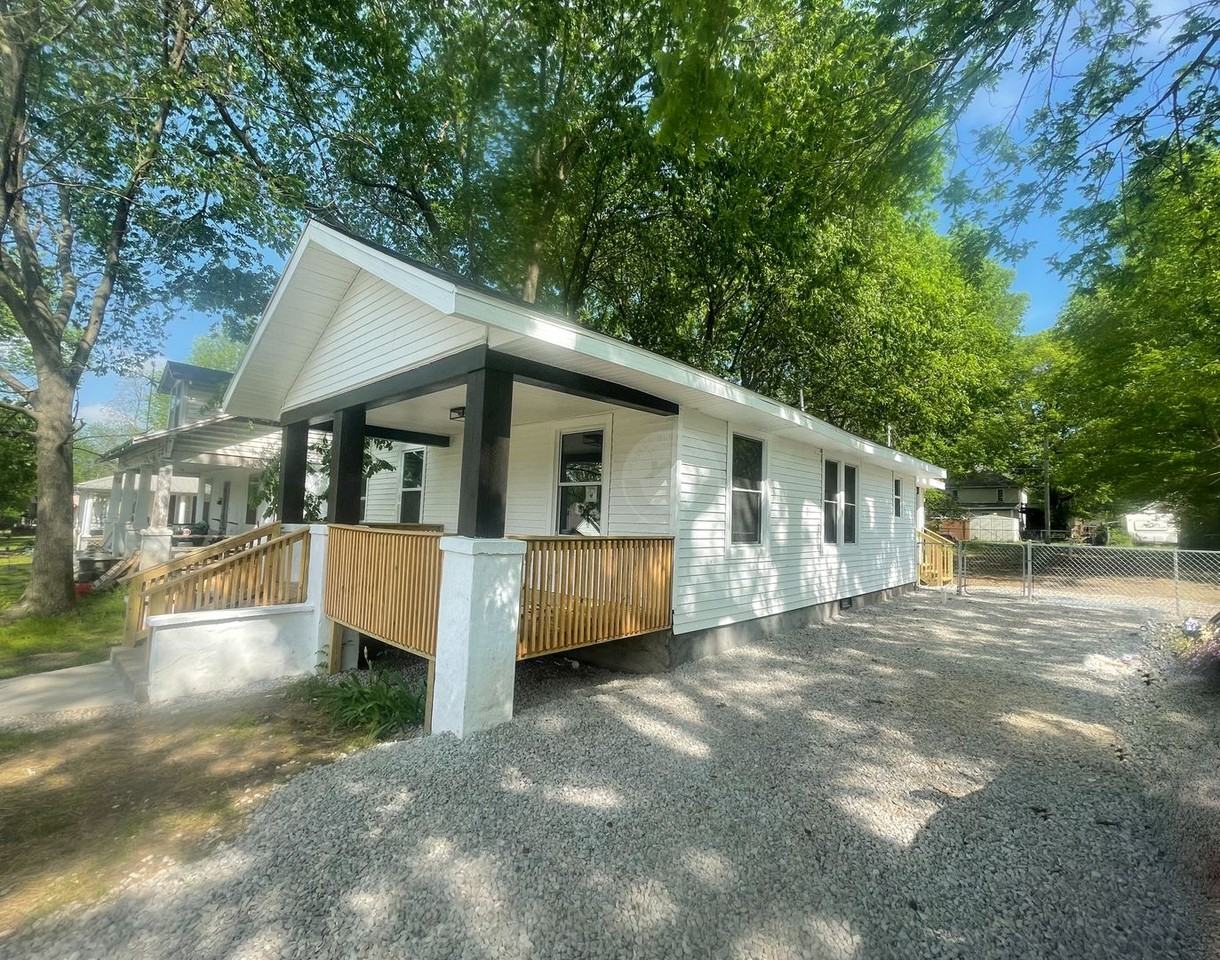 111 W Saint Louis St - Photo 3 of 12