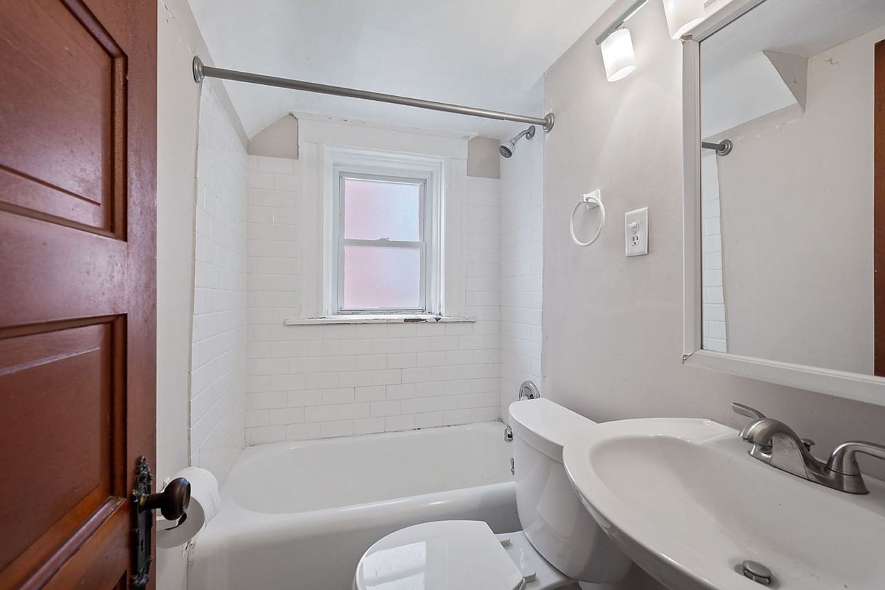 2353 Stratford Ave - Photo 6 of 22