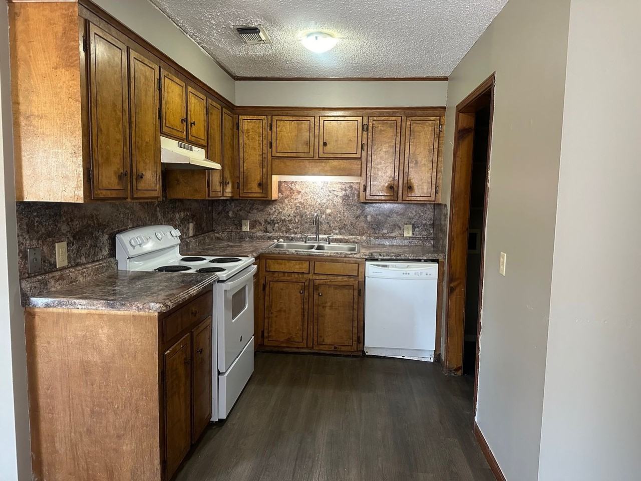 279 Victoria Dr #14C - Photo 3 of 8