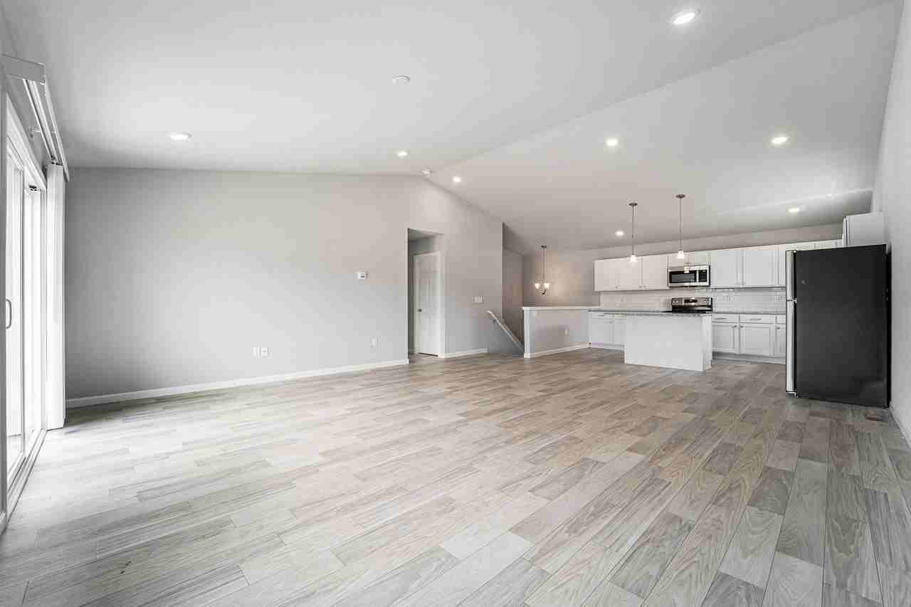 4447 Pine Creek Dr - Photo 4 of 29