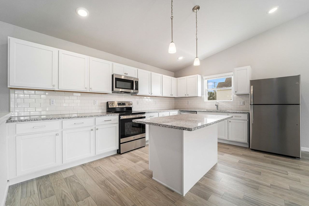 4447 Pine Creek Dr - Photo 6 of 29