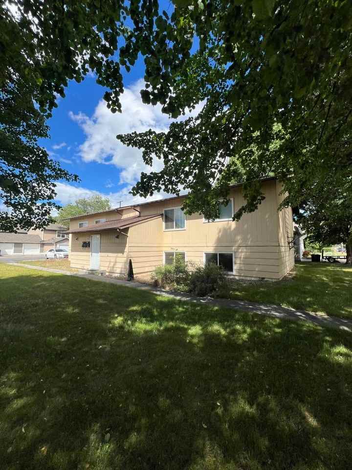 1860 Sussex - Photo 2 of 9