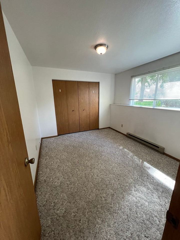 1860 Sussex - Photo 3 of 9