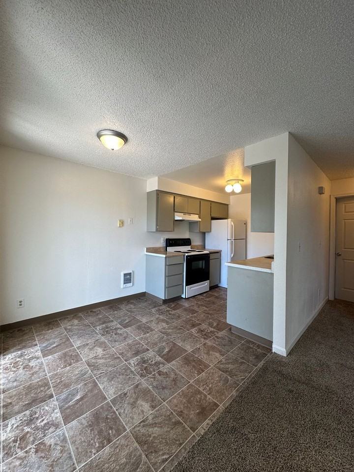 452-Trinity Apartments - Photo 5 of 35