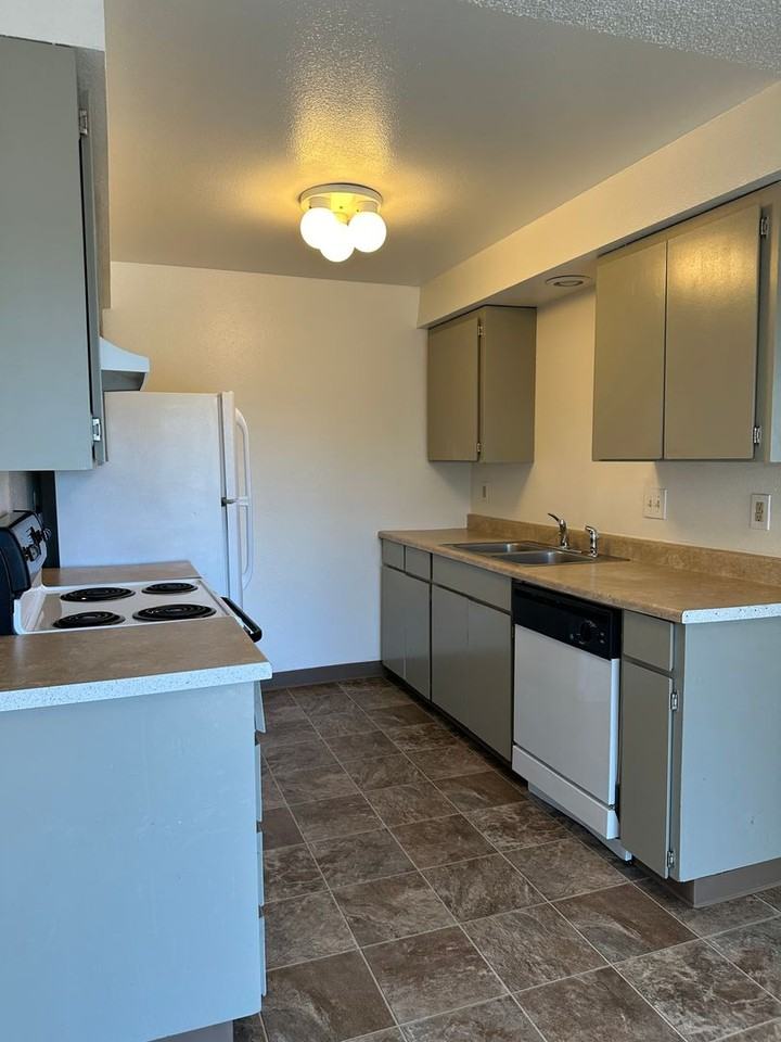 452-Trinity Apartments - Photo 7 of 35