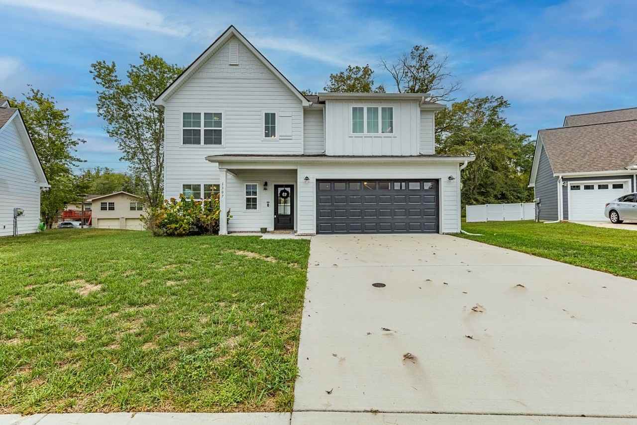 1307 Neyland Cir - Photo 2 of 46
