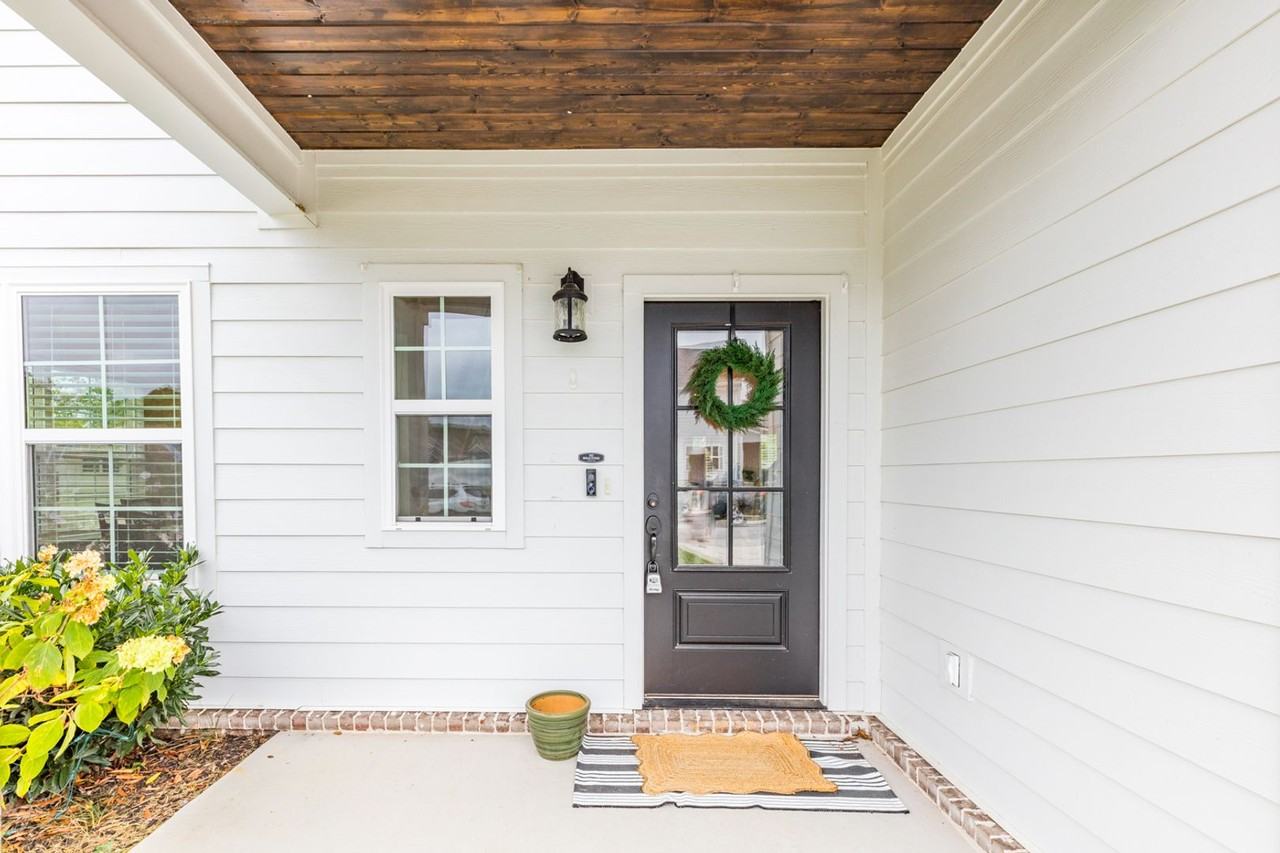 1307 Neyland Cir - Photo 3 of 46