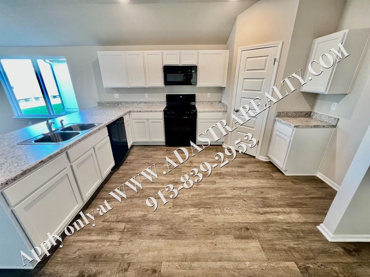 648 W Lanesfield St - Photo 7 of 26