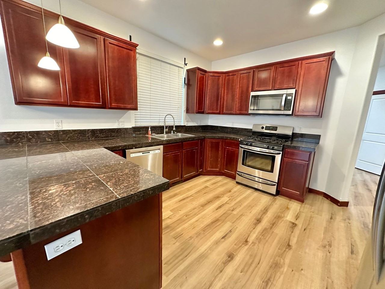 18410 42nd Ave Se - Photo 3 of 35