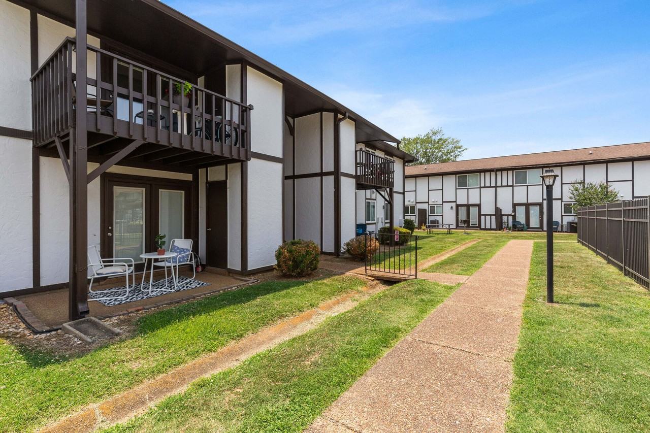 Nottingham Apartments - Photo 6 of 28