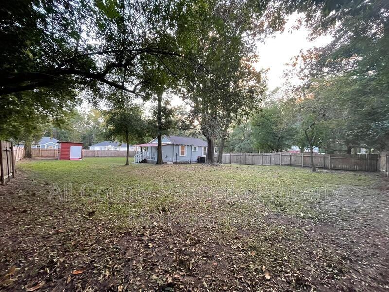 223 S Lucas St - Photo 5 of 9