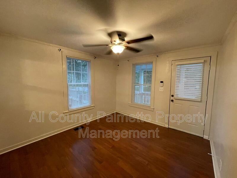 223 S Lucas St - Photo 6 of 9