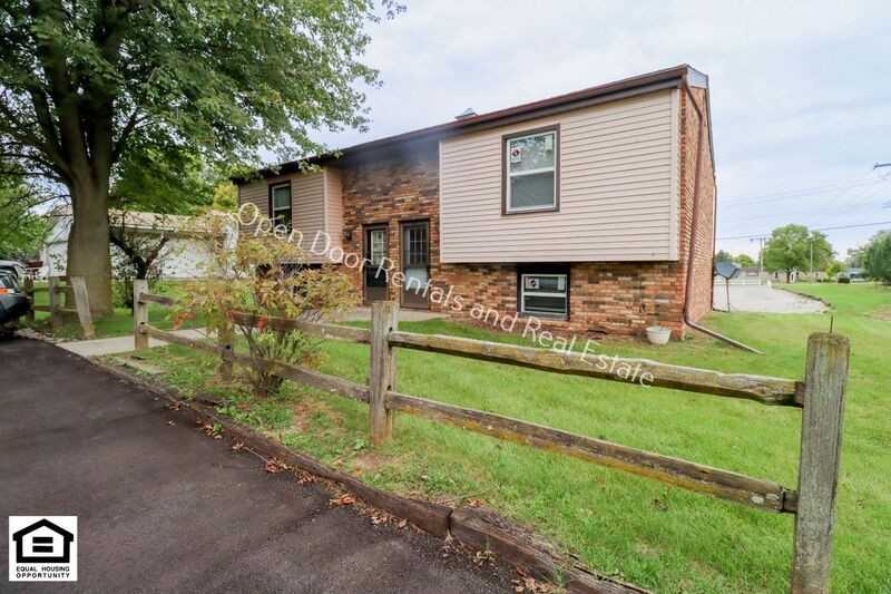 301 Hobart St - Photo 3 of 16