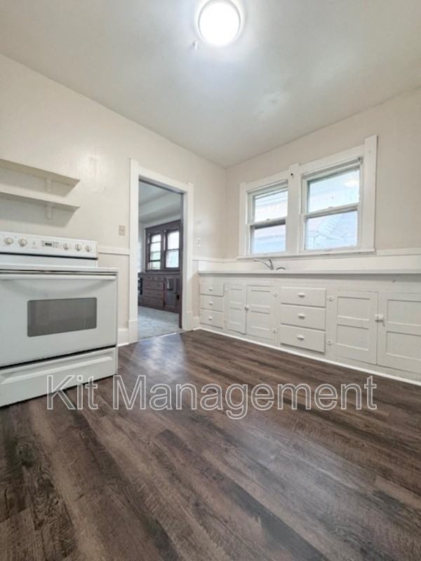 4158 Commonwealth Ave - Photo 3 of 26