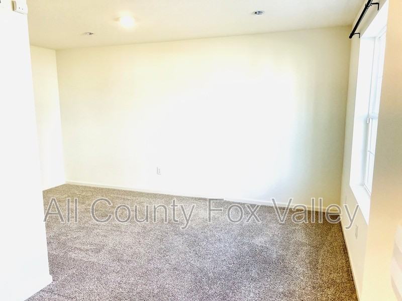1480 Yosemite Way - Photo 7 of 20