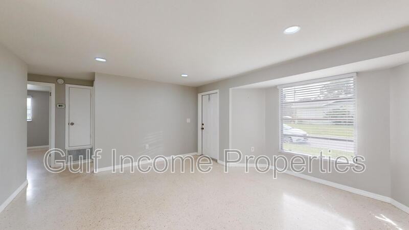 621 21st St W - Photo 5 of 18