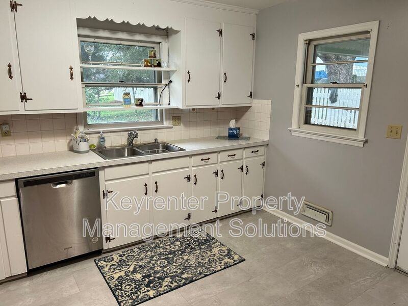 2212 3rd St - Photo 7 of 29