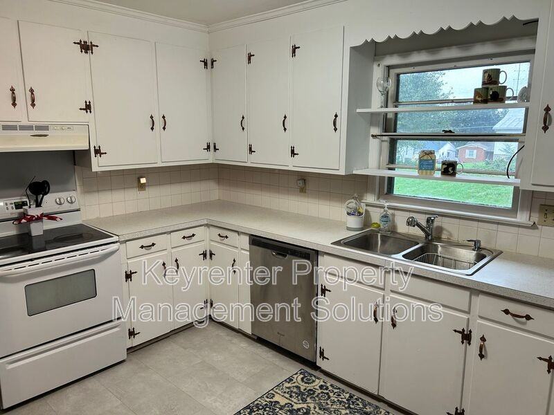 2212 3rd St - Photo 6 of 29