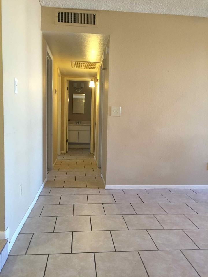 4402 E St Catherine Ave - Photo 3 of 9