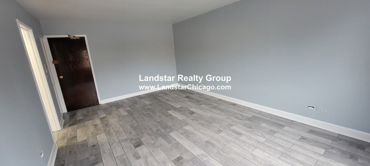 3825 N Pine Grove Ave #403 - Photo 4 of 7