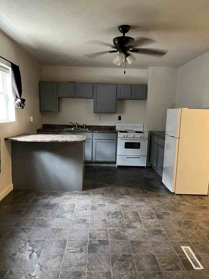 1809 3rd Ave N - Photo 3 of 4