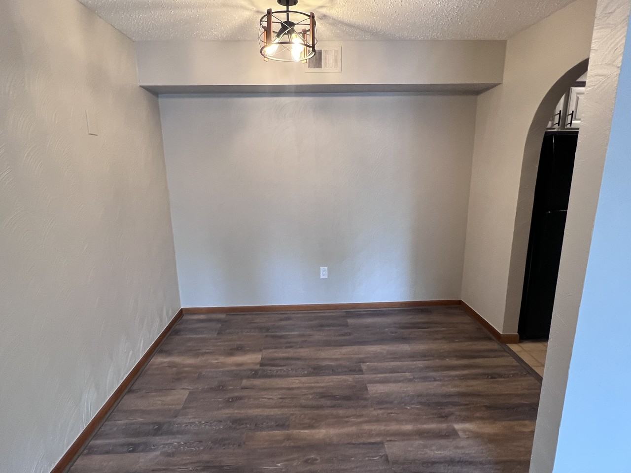 261 Pinewood Cir - Photo 3 of 13