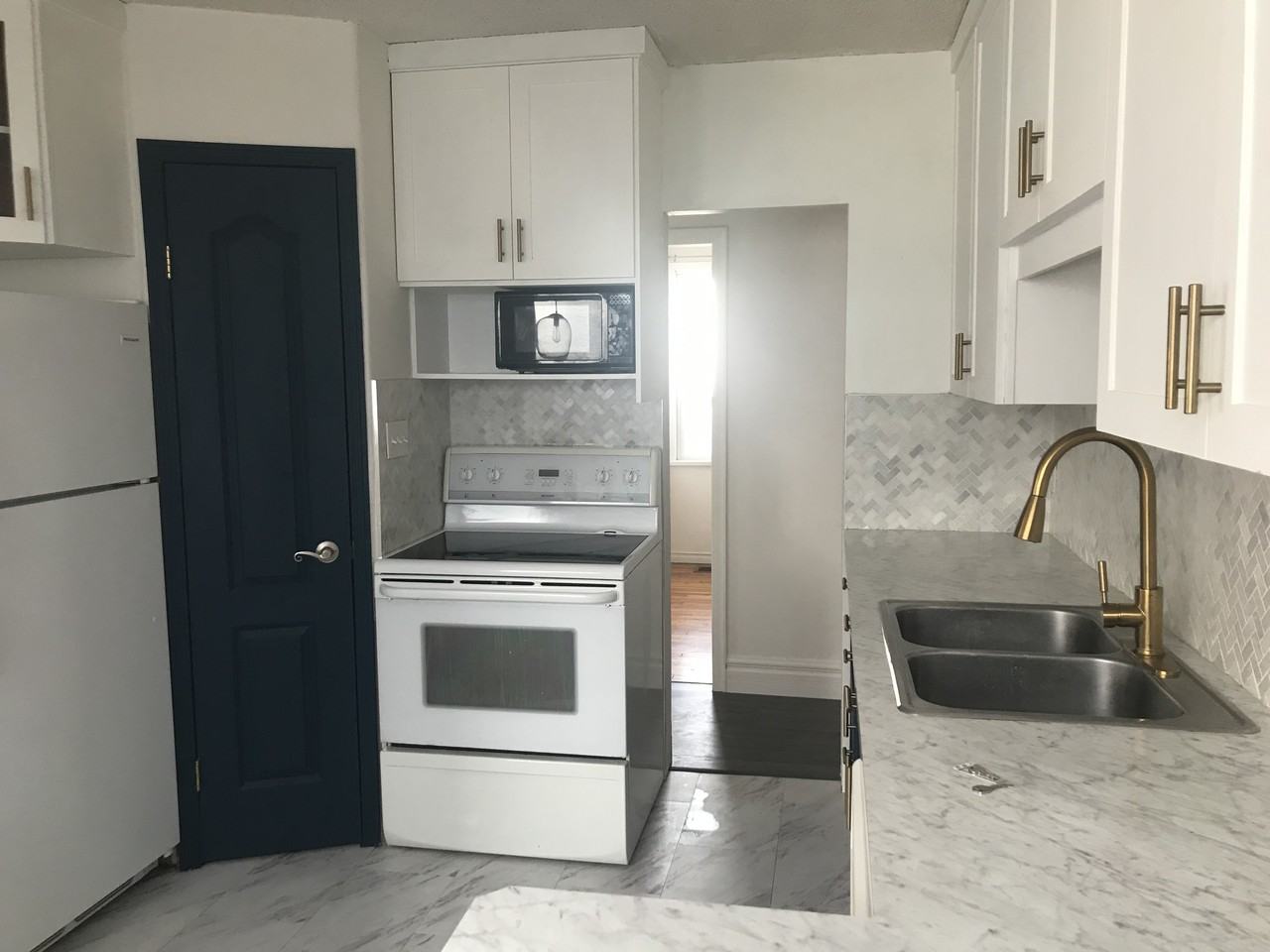 4407 48 Avenue - Photo 3 of 12