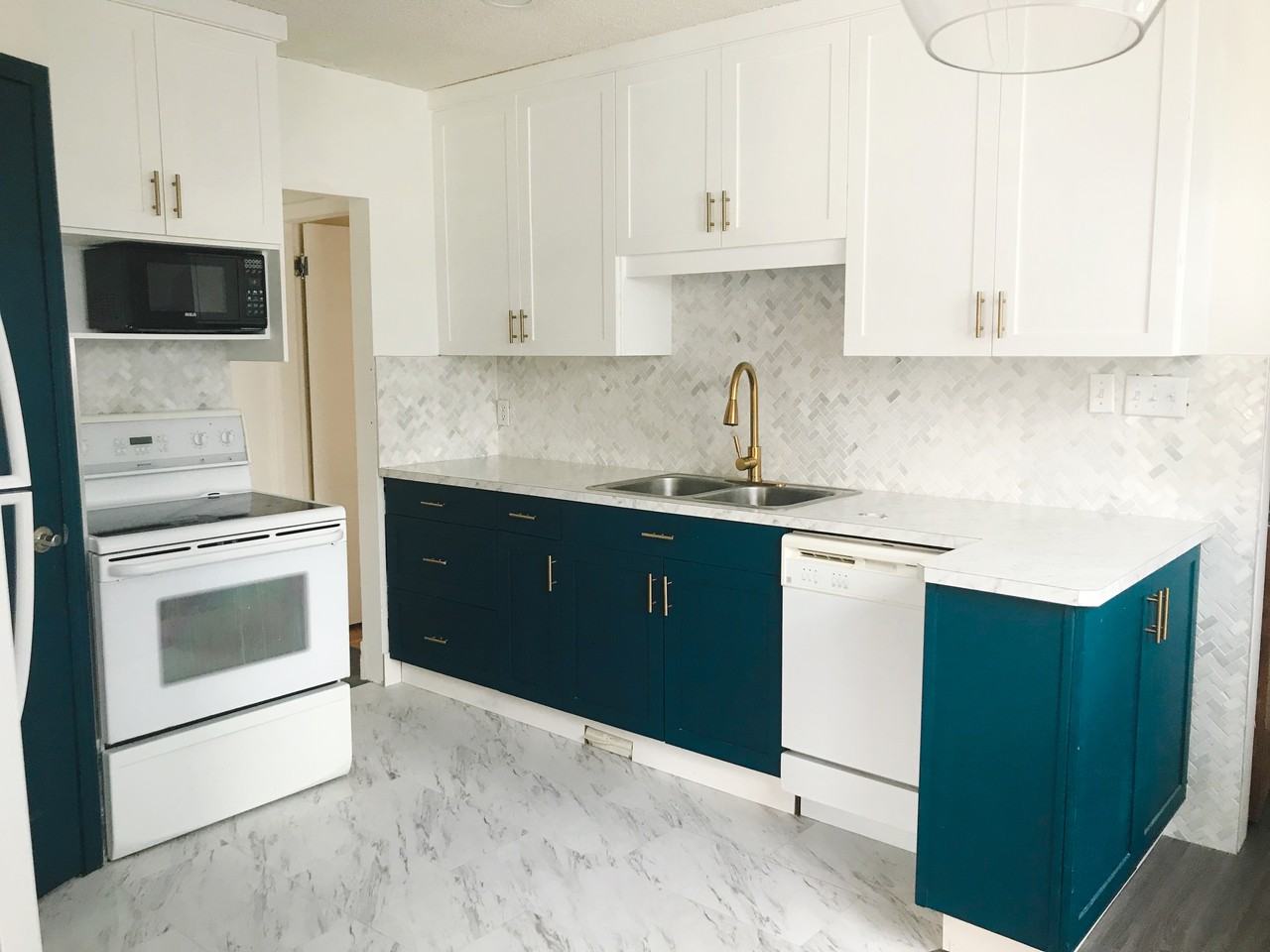 4407 48 Avenue - Photo 2 of 12