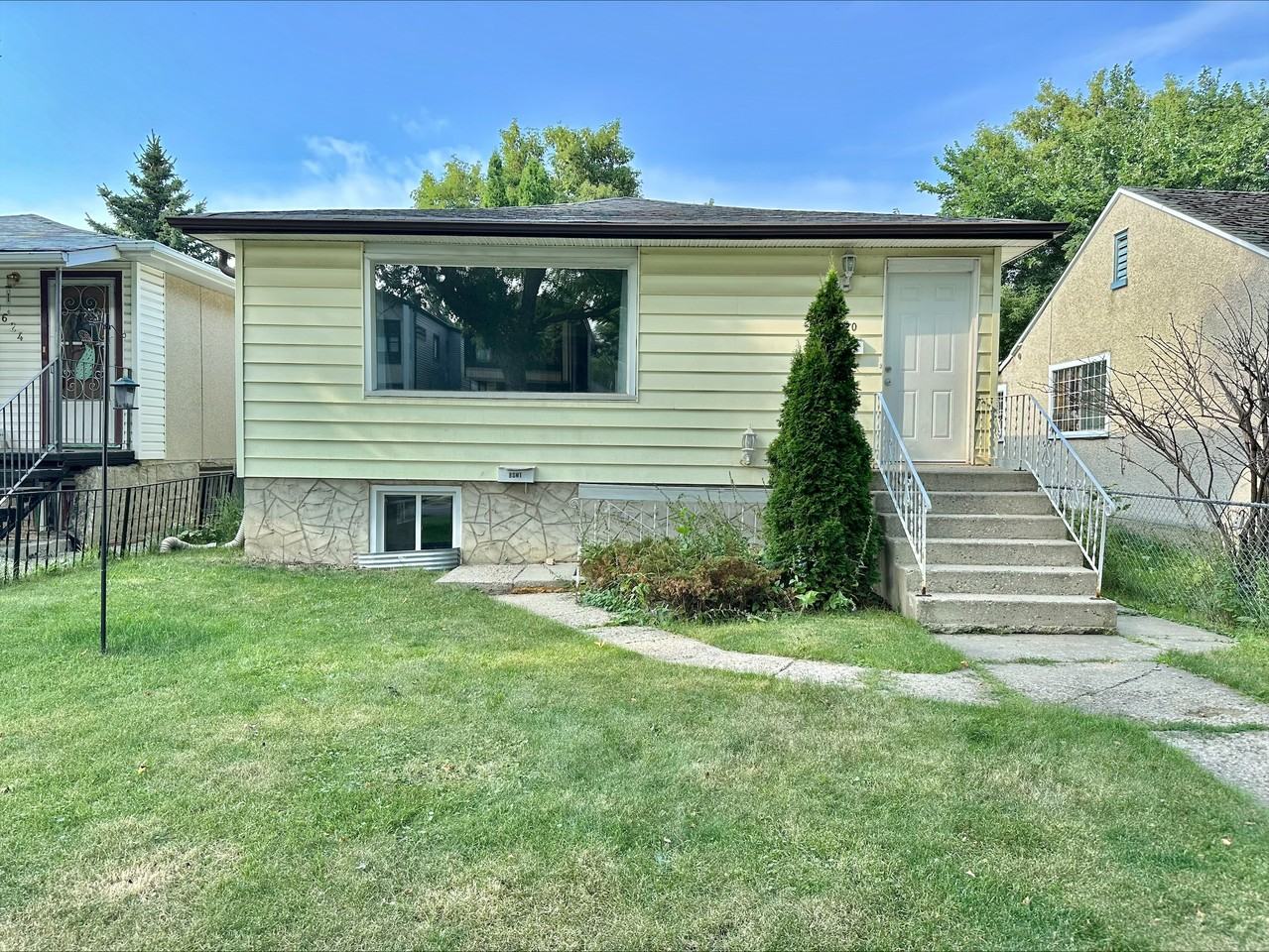 1st Month Rent 1/2 Price!! Bright 3 Bed 1 Bath Basement Suite!Pet Friendly! - Photo 2 of 7