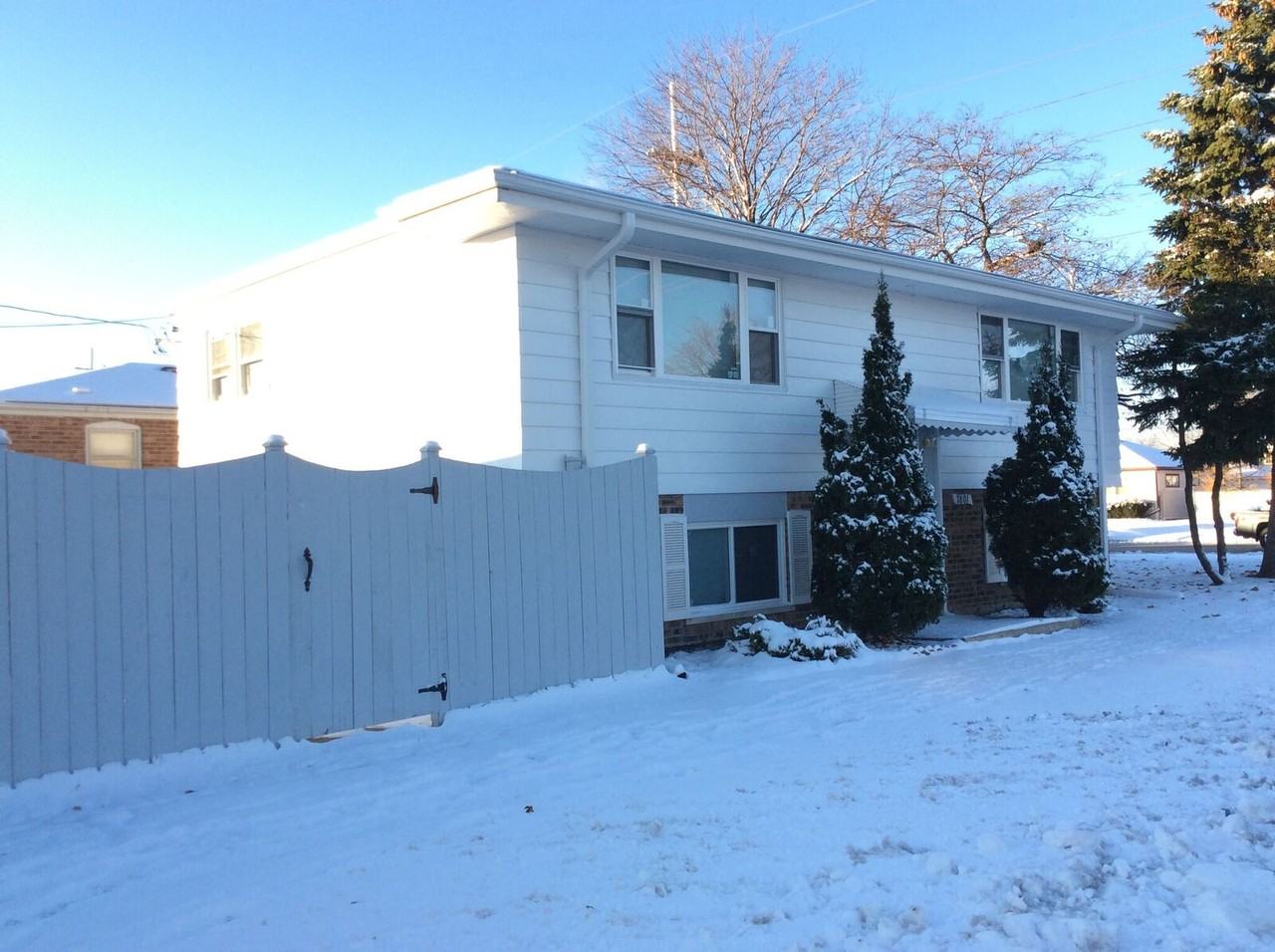 7801 Narragansett Ave - Photo 3 of 4