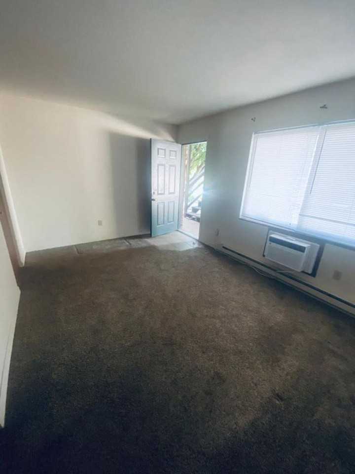 Doe Run Manor, LLC - Photo 4 of 10