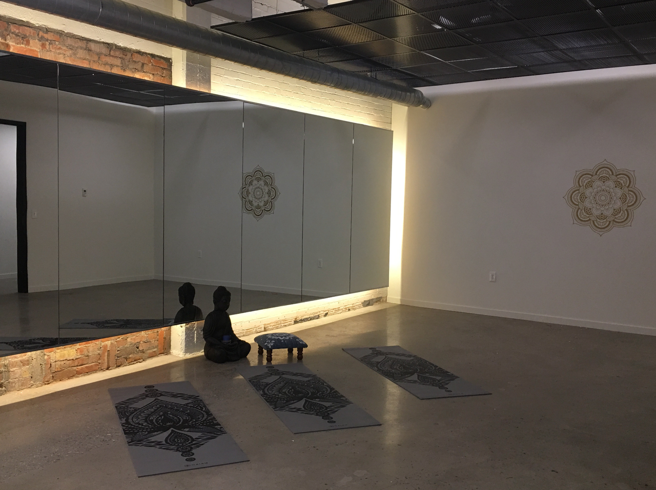 1632 Central Parkway - Photo 3 of 5