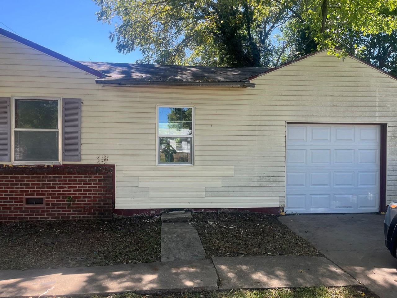 528 E 49th Pl N - Photo 2 of 9