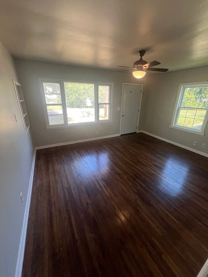 528 E 49th Pl N - Photo 3 of 9