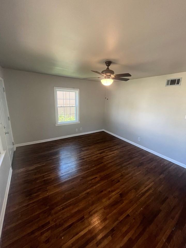 528 E 49th Pl N - Photo 4 of 9