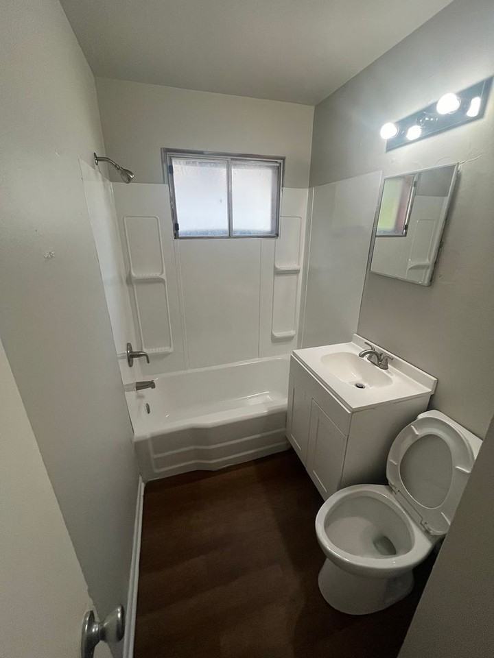 528 E 49th Pl N - Photo 7 of 9