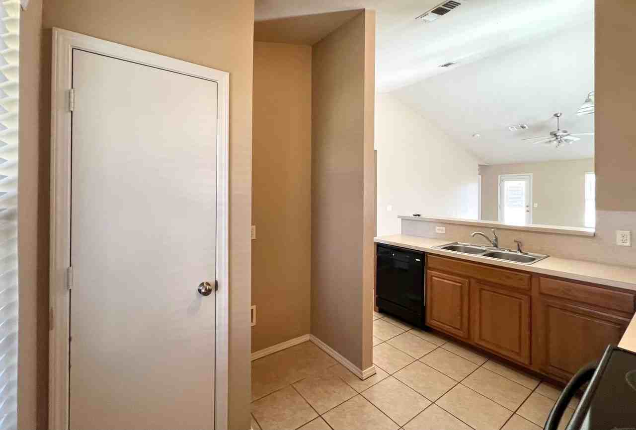 2804 Fennel Rd - Photo 3 of 16