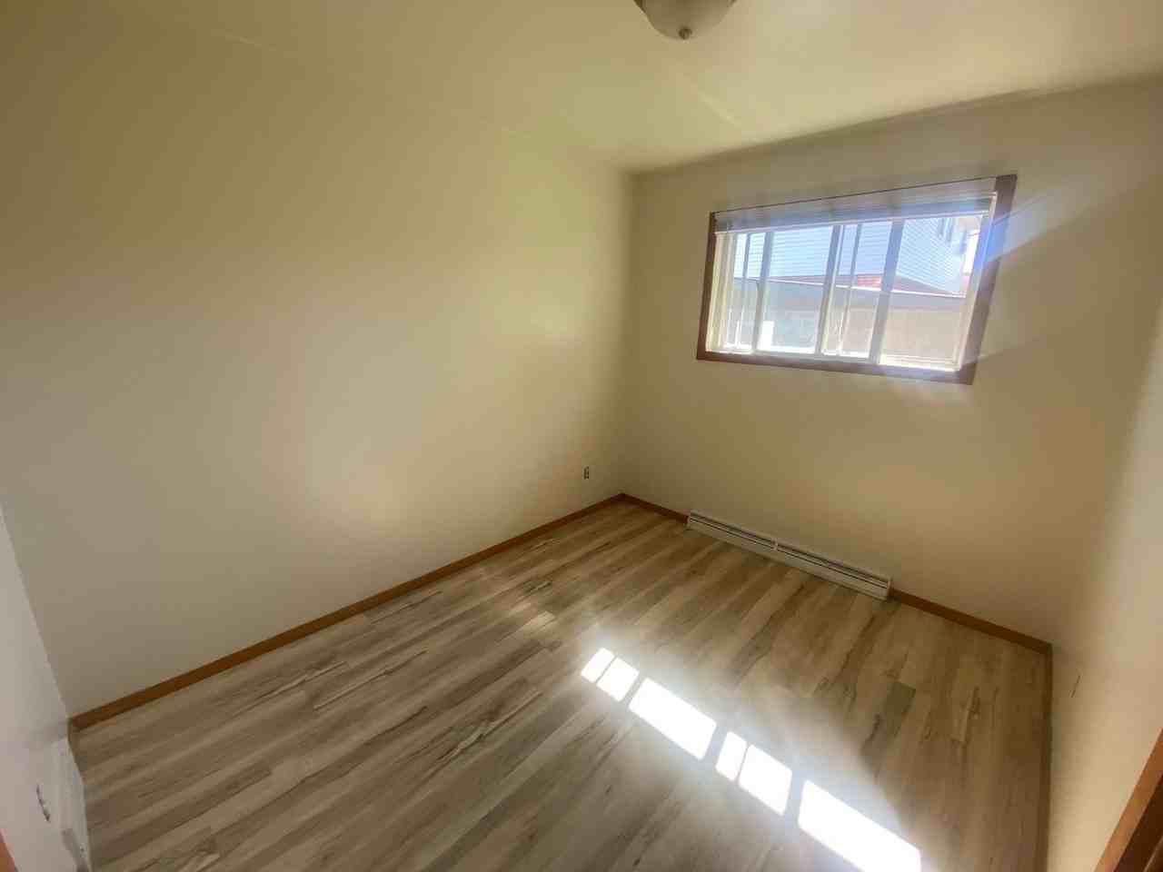 968 Grove St - Photo 4 of 12