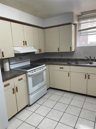 379 Erb St W Rm 3 #1-3 - Photo 3 of 7