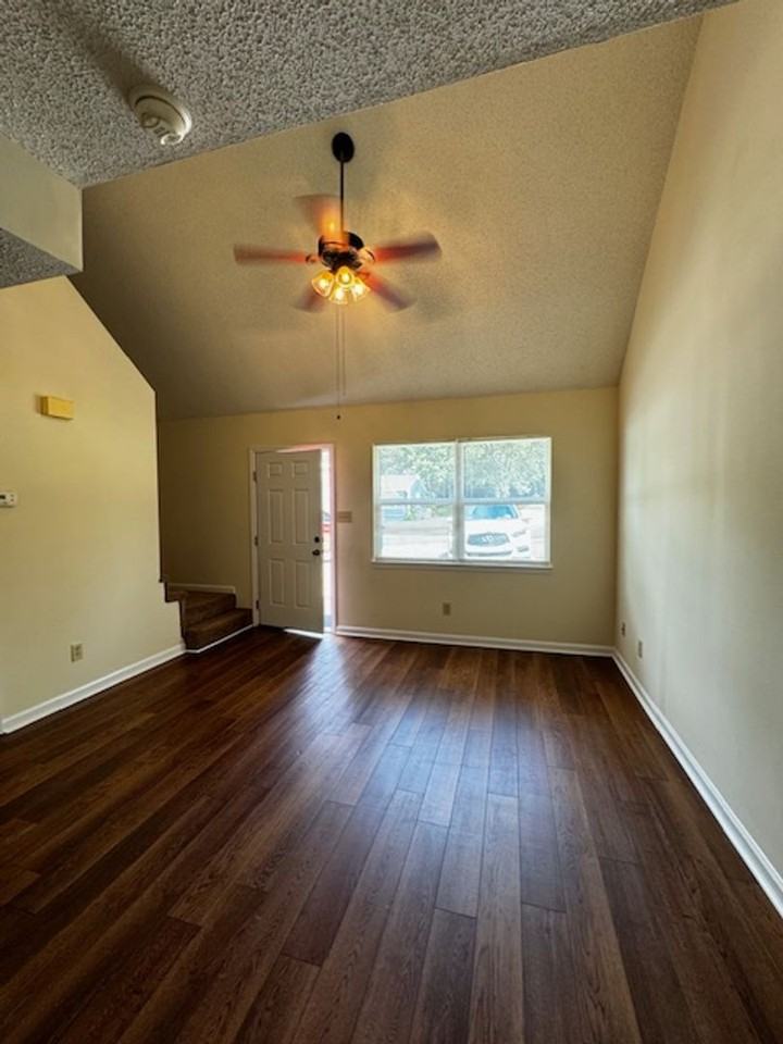 541 20th St Nw - Photo 3 of 12