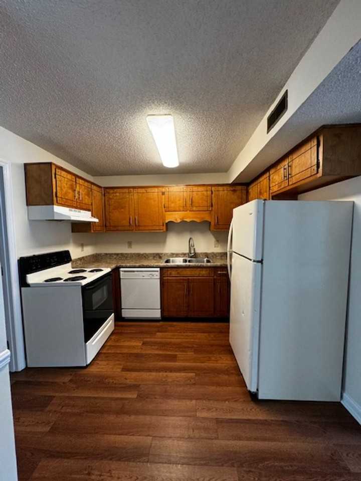 541 20th St Nw - Photo 4 of 12